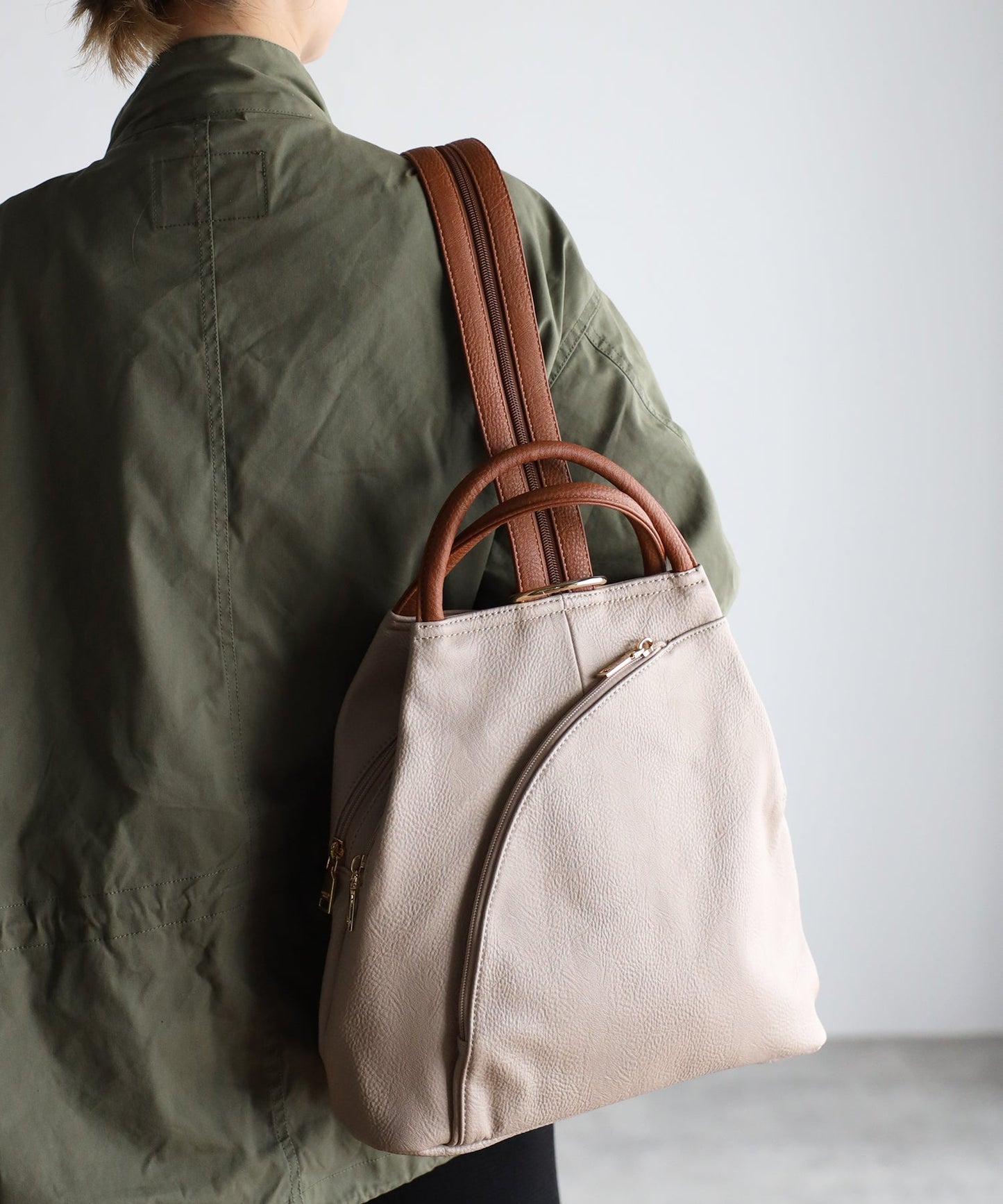 【guscioﾍﾞｽﾄｾﾗｰ・ｼｮｯﾌﾟﾁｬﾝﾈﾙOA商品】撥水3WAYリュックサック　12-0406